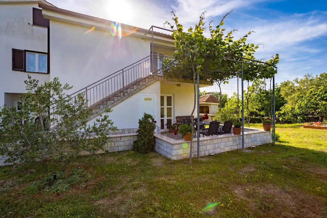 Apartments Sara Milohnici Croatia