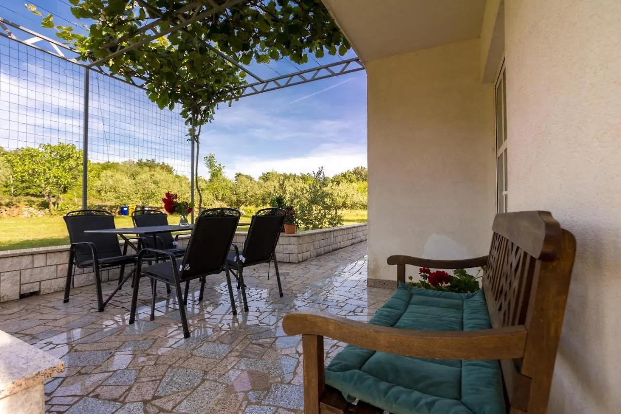 Apartments Sara Milohnici Croatia