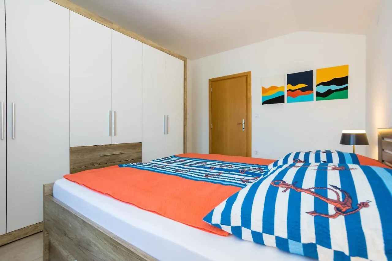Apartments Sara Milohnici
