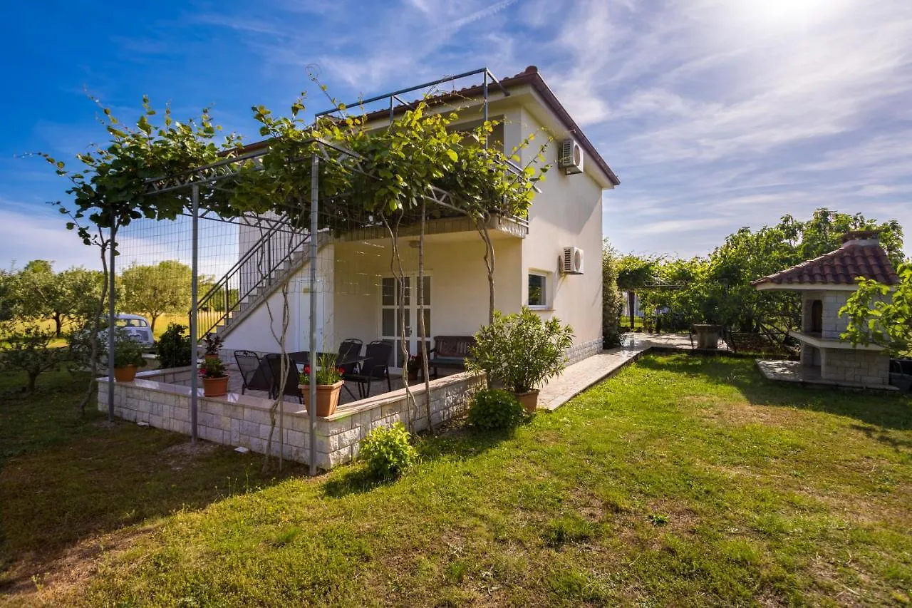 Apartments Sara Milohnici Croatia